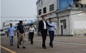 小欖鎮(zhèn)黨委副書記弓偉、九洲基社區(qū)書記盧常秋、副書記趙仿賢一行到我司進(jìn)行了座談及指導(dǎo)工作。